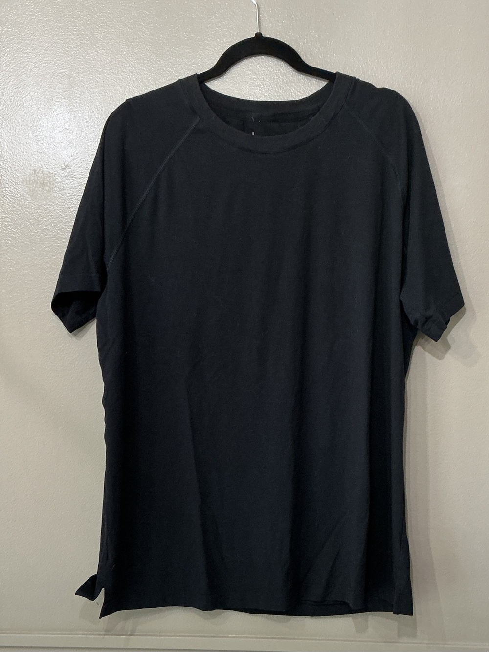 ALO Yoga Men's Black Short Sleeve Crew Tee